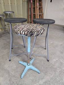 lot 17819 image: (3) Assorted Barstools