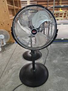 lot 17832 image: 22in Xtreme Garage Freestanding Fan