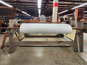 lot 8529 image: Fincor 2400 MKII DC Motor Control Industrial Roll Stand