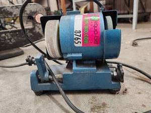 lot 8765 image: Electric Bench Grinder