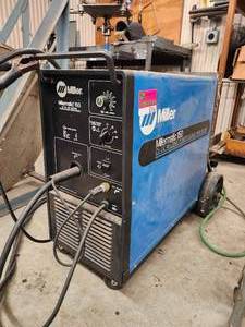 lot 8766 image: Miller Millermatic 150 CV DC Wire Feed Welder