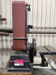 lot 8769 image: Craftsman 4-inch Belt and 6-inch Disc Sander