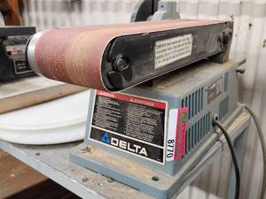 lot 8770 image: Delta 31-460 Type 2 4-inch Belt6-inch Disc Sander