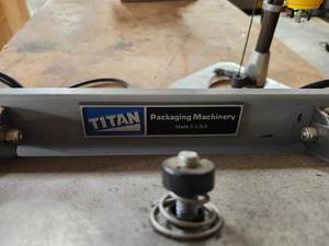 lot 44001 image: Titan 18 25RPM Electro-Slr 120V Packaging Machine Model 902131