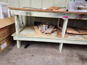 lot 44032 image: 9ft Wooden Work Bench