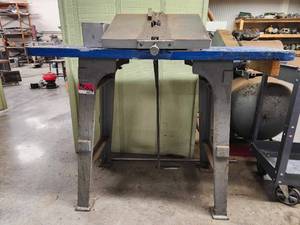 lot 44033 image: Industrial Jointer Table with Table