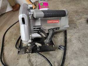 lot 44040 image: Craftsman 13 Amp Circular Saw with Laser Trac