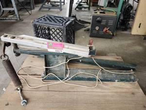 lot 44079 image: Industrial Sewing Machine Thread Stand Assembly