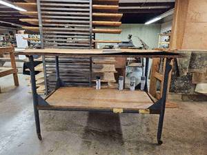lot 14887 image: Workshop Metal Table W Wheels