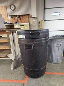 lot 14908 image: (2) Black Plastic Trash Cans