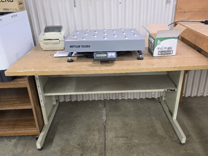 lot 8533 image: Mettler Toledo Digital Scale with Label Printer and Packing List Envelopes