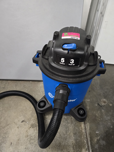lot 48956 image: Master 5-Gallon 3 Peak HP WetDry Shop Vacuum