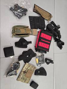 lot 11850 image: Assorted Lot of Hunting Accessories