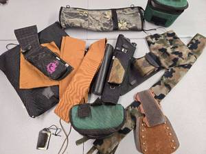 lot 11861 image: Assorted Lot of Bow Accessories