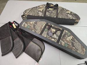lot 11895 image: (4) Assorted Bow Cases