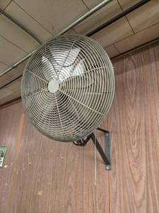 lot 42962 image: Industrial Wall-Mount Fan Model 9M788 K55HXPFS-7384 115V 60Hz