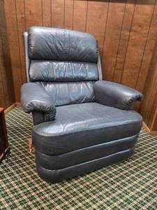 lot 48131 image: Gray Leather Recliner Chair with Footrest