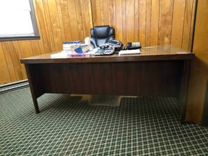 lot 48143 image: Executive Office Desk Set with High-Back Leather Chair