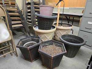 lot 48162 image: (8) Decorative Garden Planter Collection - Mixed Styles and Sizes