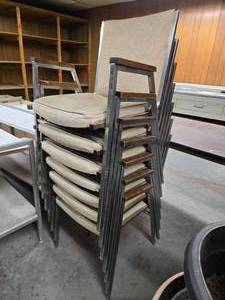 lot 48166 image: (7) Vintage Stackable Metal Frame Chairs with Beige Upholstery