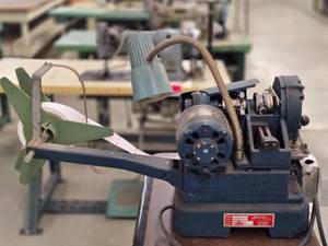 lot 17774 image: Commercial Singer Sewing Station