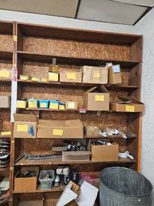 lot 123072 image: Assorted Lot of Archery Items