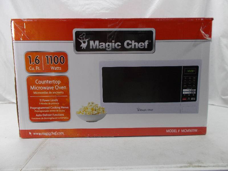 lot 1670 image: Magic Chef Microwave