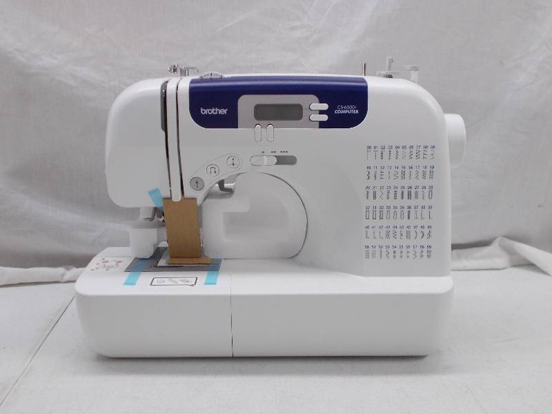 lot 1673 image: Sewing Machine