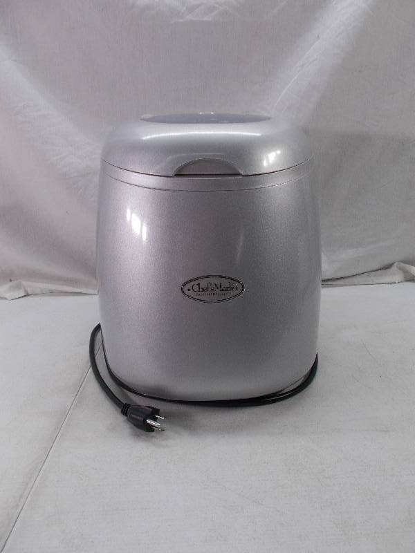 lot 1675 image: Chefs Mark Ice Maker-Silver