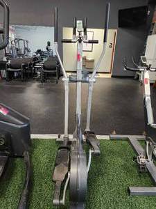 lot 21010 image: Keiser M5i Strider Elliptical Cross Trainer