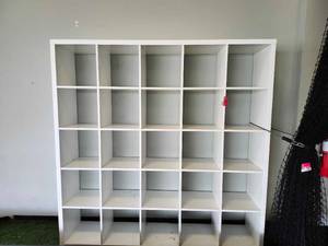 lot 21046 image: IKEA Kallax White Storage Shelf Unit