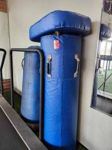 lot 21057 image: (3) Heavy Duty Blue Vinyl Punching Bags