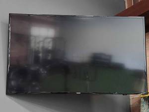 lot 21097 image: Samsung Large Flat Screen TV with Wall Mount