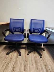 lot 21114 image: Blue Mesh Office Chairs with Arms - Set of 2
