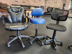 lot 21117 image: Office Chair Lot - Executive, Medical Stool, and Mesh Task Chair