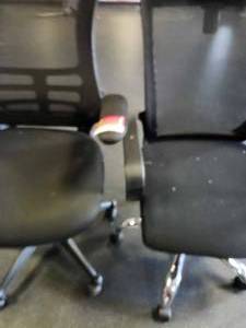 lot 21118 image: Mesh Back Office Chair with Adjustable Headrest and Arms