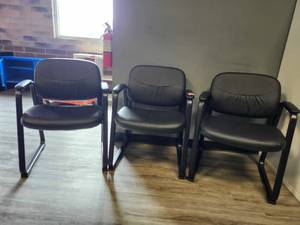 lot 21129 image: Black Leather Guest Chairs with Arms - Set of 3