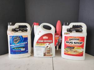 lot 302 image: Home Insect Control Bundle - Hot Shot, Ortho, Spectracide with Comfort Wand