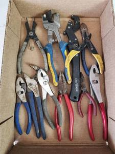 lot 319 image: Mixed Lot of Hand Pliers - Craftsman and Assorted Brands