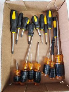 lot 323 image: Mixed Lot Screwdriver Set - Black and Yellow Comfort Grip Handles