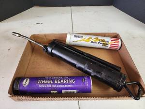 lot 328 image: Grease Gun with Traveller Lithium and Sta-Lube Wheel Bearing Grease