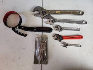 lot 347 image: Mixed Adjustable Wrenches & Craftsman Wrench Set