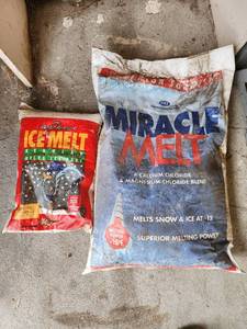 lot 406 image: SWI Road Runner Ice Melt and Miracle Melt Calcium Chloride Bags
