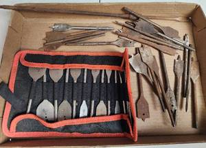 lot 432 image: Spade Bit Set with Tool Roll and Loose Bits
