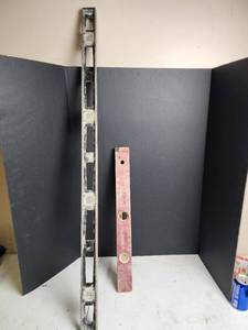 lot 437 image: 4ft- Aluminum and 2ft Wood Spirit Levels