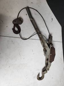 lot 443 image: Industrial Cable Puller with Double Hook System