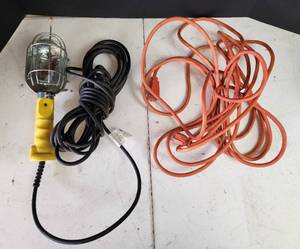 lot 448 image: Portable Work Light with Yellow Handle and Extension Cord