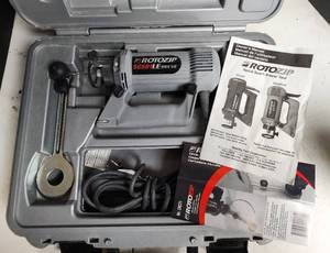 lot 460 image: Rotozip Spiral Saw Hard Carrying Case - Powers On