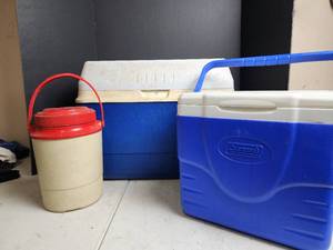 lot 470 image: Coleman Cooler Set, Insulated Beverage Container and Rubbermaid Cooler