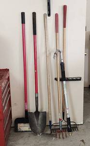 lot 486 image: Garden Tool Collection - Shovel, Spade, Rake and Hoe, Cultivator Set and Gutter Sprayer